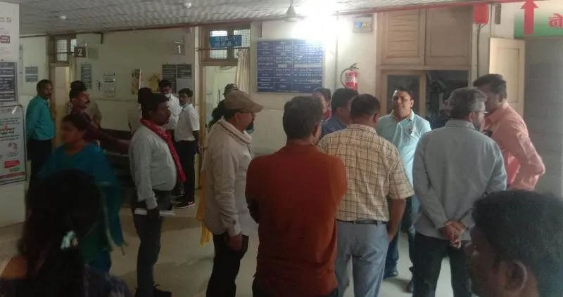 प्रयागराज : आठ महीने का वेतन न मिलने पर भड़के असिस्टेंट प्रोफेसर, हुआ विवाद