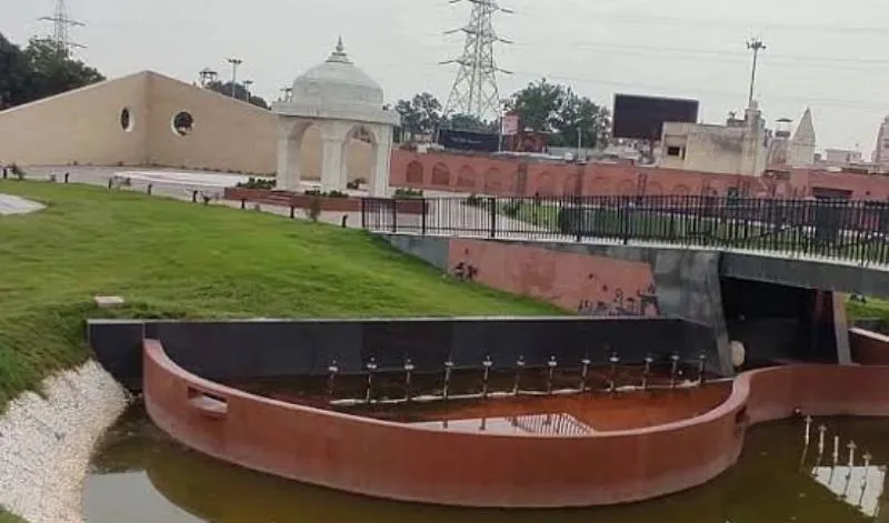 अयोध्या : धूल फांक रहा 22 करोड़ की लागत से बना 