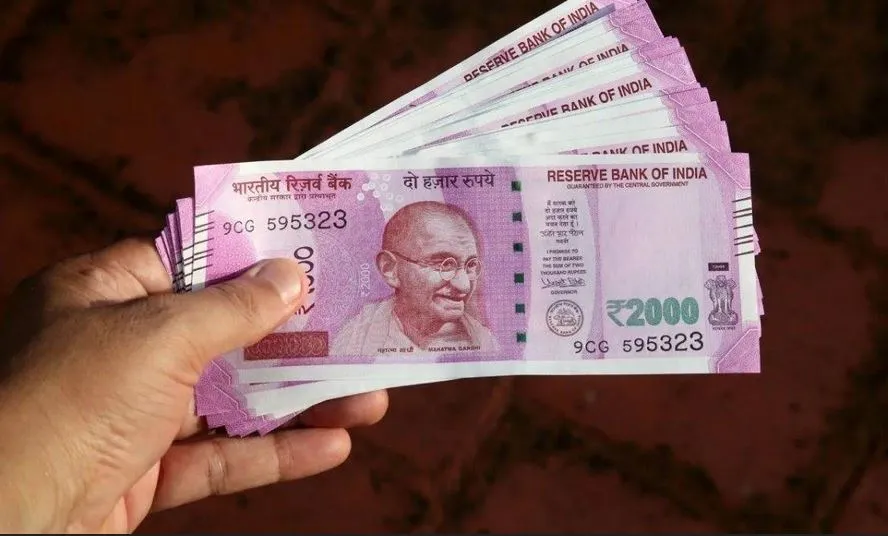 बरेली: तिजोरी में जमा दो हजार के नोट निकलेंगे बाहर, अर्थव्यवस्था पर नहीं पड़ेगा कोई असर!