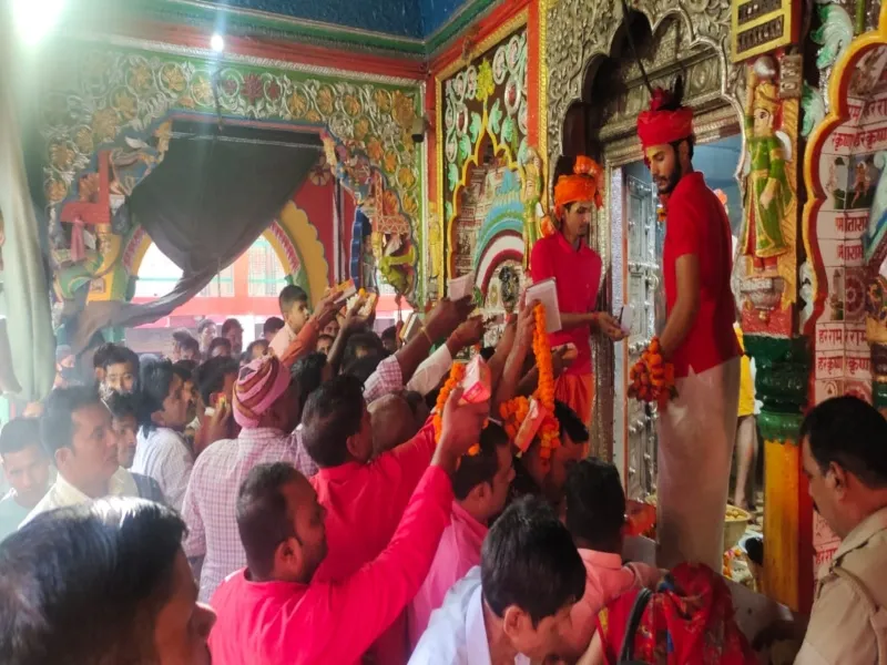 ज्येष्ठ का पहला मंगल: हनुमंत लला के दरबार में भक्तों की कतार 