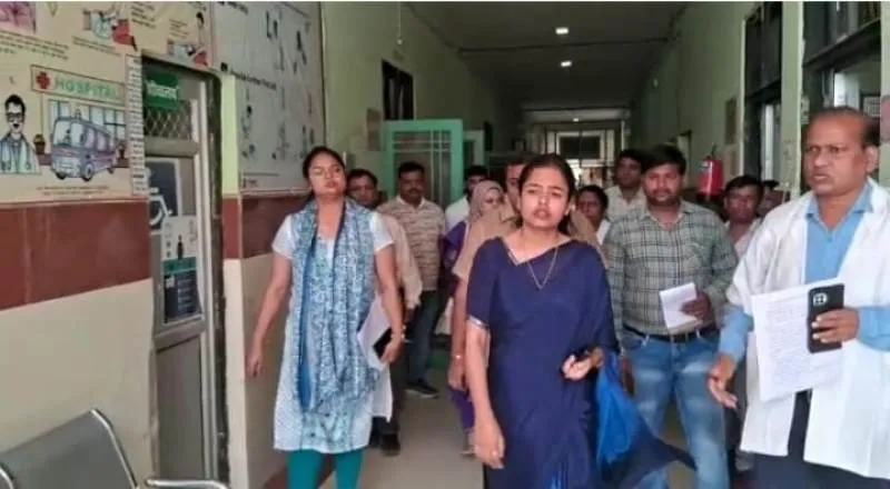 लखनऊ : सीएचसी में अव्यवस्था देख सीडीओ ने जताई नाराजगी