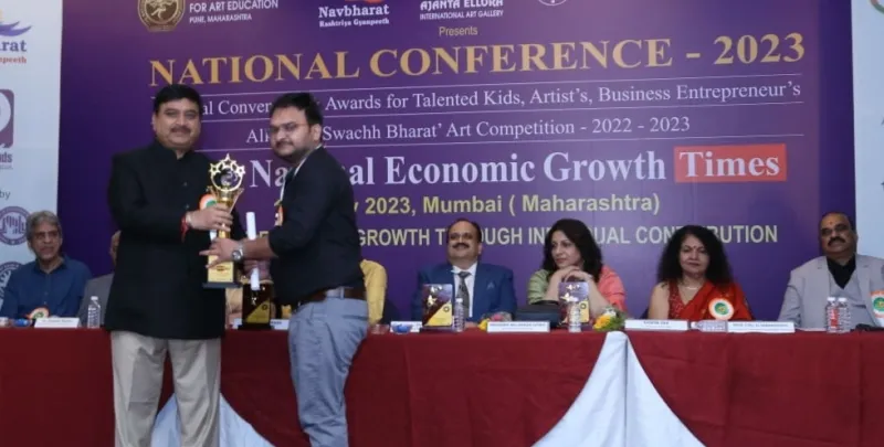 हरदोई : मुम्बई में दिखा हरदोईया जलवा, चित्रकार निपुण 'राजा रवि वर्मा सम्मान-23' से नवाज़े गए