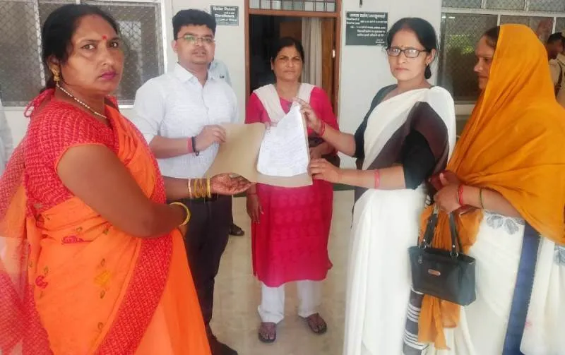 बस्ती : मांगों को लेकर आशा कर्मियों ने भरी हुंकार, समस्याओं का निस्तारण न हुआ तो करेंगी आंदोलन