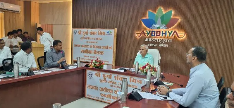 अयोध्या : मुख्य सचिव का अयोध्या दौरा, कहा कि बारिश में बाधित न हों निर्माणाधीन पथ, इसलिए डबल शिफ्ट में कराएं काम 