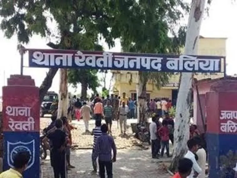 बलिया : बरात में नाच देखने गए युवक का खेत में मिला शव, खेत जोतने गए ट्रैक्टर चालक ने मचाया शोर, मचा हड़कंप