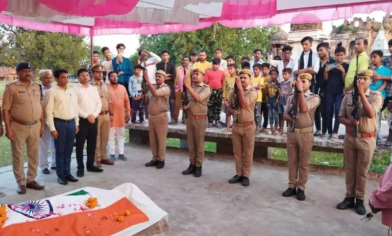 बहराइच : भारत छोड़ो आंदोलन के लिए दो बार जेल वाले स्वतंत्रता संग्राम सेनानी का निधन, गॉर्ड ऑफ ऑनर के साथ हुआ अंतिम संस्कार