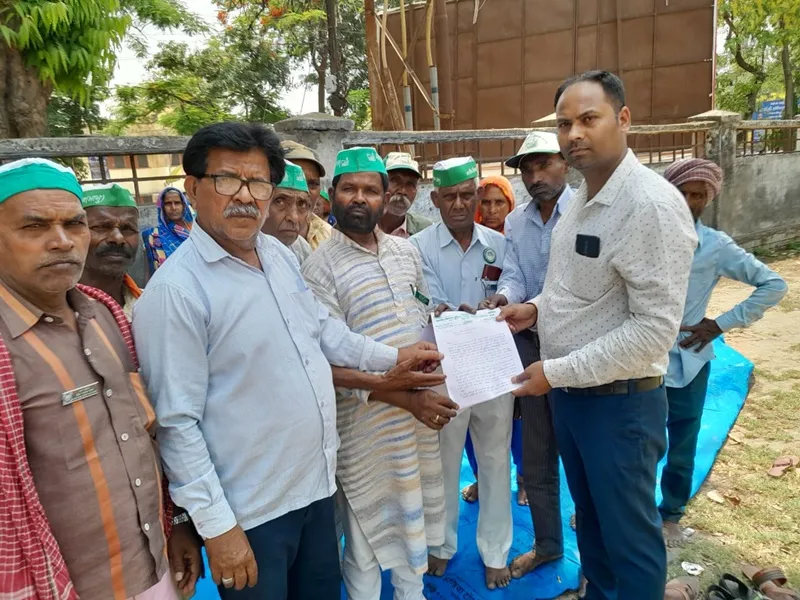 बहराइच : क्रय केंद्रों पर किसानों के गेहूं की नहीं हो रही खरीद