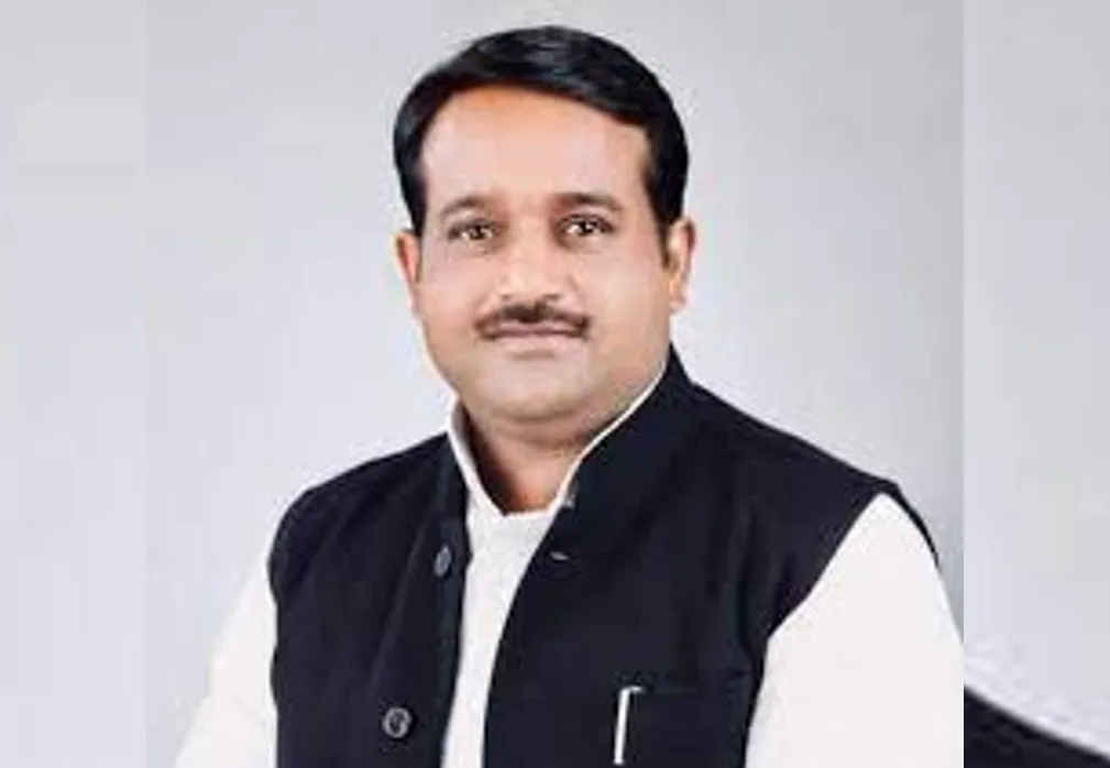 पीलीभीत: तीन साल पुराने मुकदमे में पूर्व मंत्री हेमराज वर्मा का न्यायालय में सरेंडर, जानिए पूरा मामला 