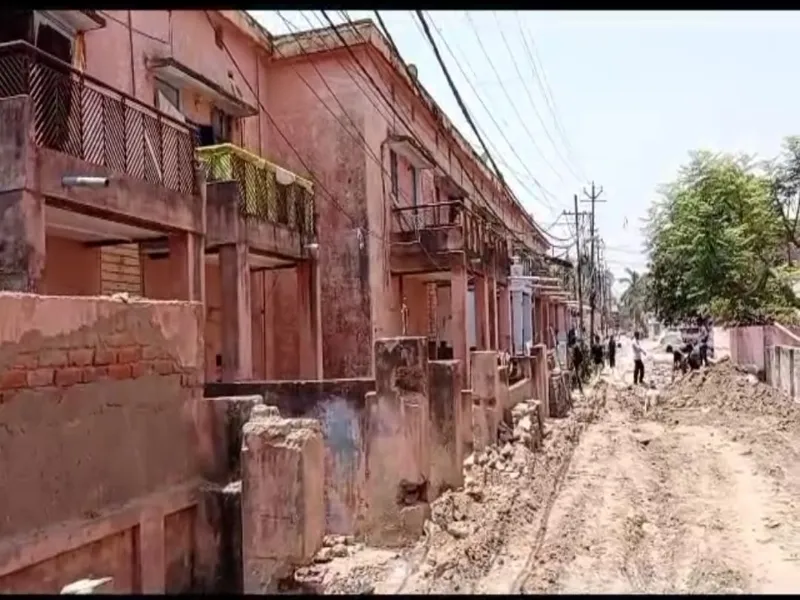 रायबरेली : जिला अस्पताल कालोनी में अवैध रूप से रह रहे दर्जनों परिवार, सीएमएस ने डीएम से मांगी मदद 