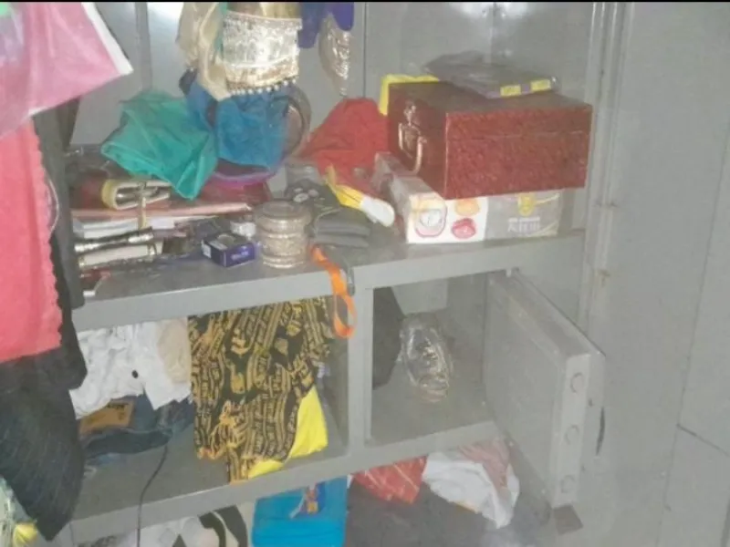 सुल्तानपुर में चोरों ने बंद घर से उड़ाई लाखों की नकदी और आभूषण 