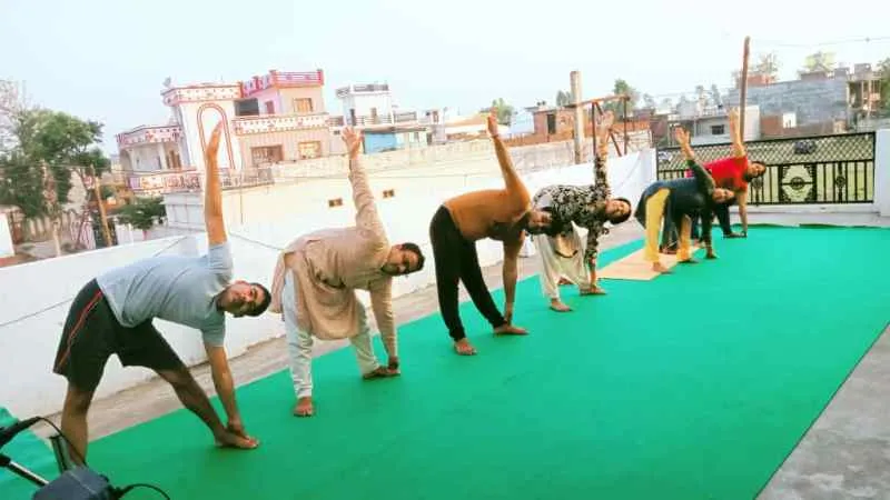 बस्ती : योग विपरीत परिस्थितियों में अनुकूलता प्रदान करता है