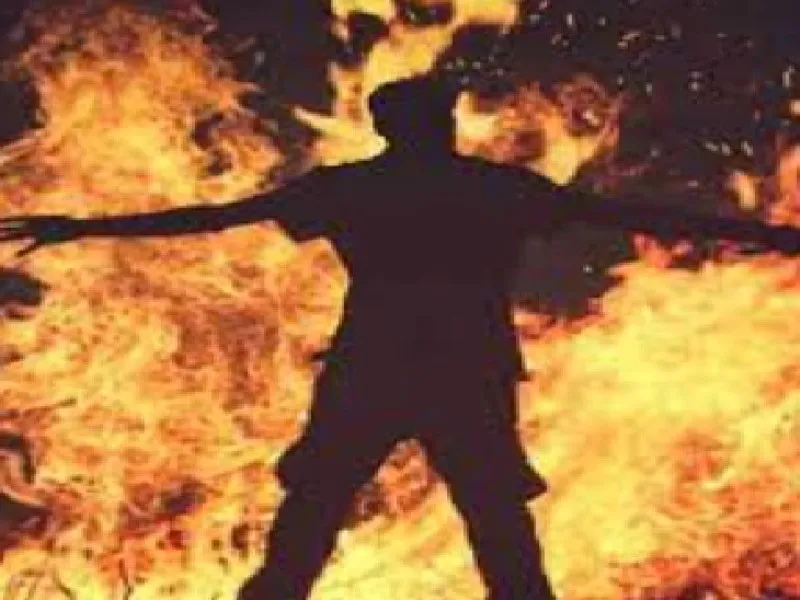 लखनऊ : मुख्यमंत्री आवास के समक्ष परिवार ने किया आत्मदाह का प्रयास