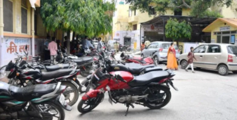 बरेली: मतदान केंद्र से 100 मीटर दूर खड़े करने होंगे वाहन