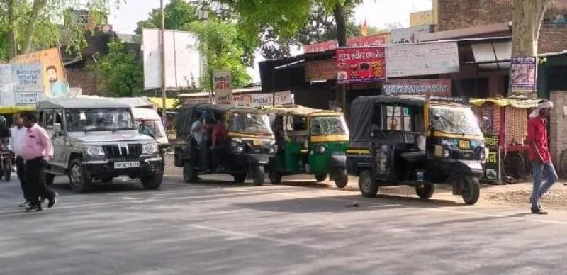 अयोध्या : बीकापुर क्षेत्र में अवैध टैक्सी स्टैंड की भरमार