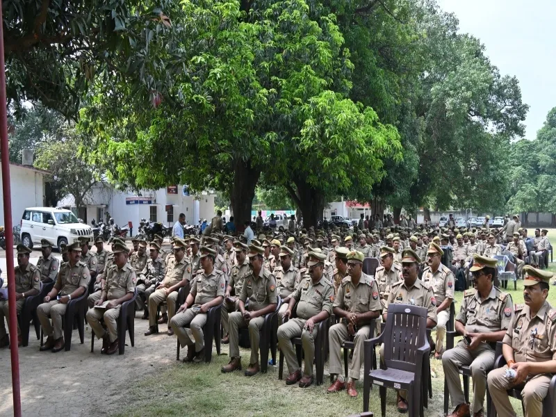 निकाय चुनाव प्रथम चरण : 4 मई की वोटिंग संपन्न कराने के लिए रवाना हुई पुलिस फोर्स