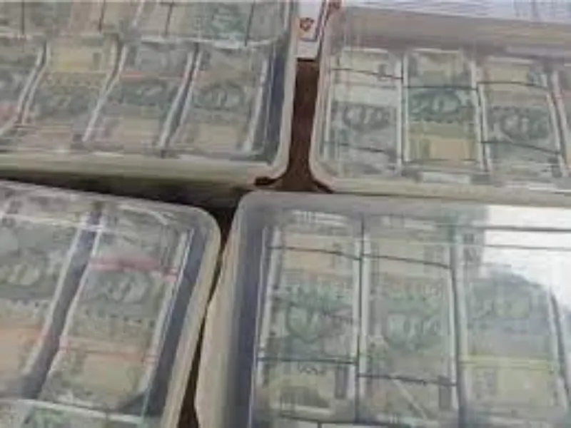 Breaking News : नोएडा में कार से 10 लाख कैश बरामद, ED कर रही हवाला लिंक की जांच