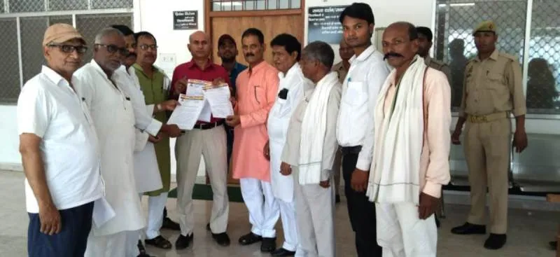 बस्ती : पिछड़े वर्ग को नियमानुसार आरक्षण का लाभ दिया जाए, दो सूत्रीय मांगों को लेकर कुर्मी महासभा ने सौंपा ज्ञापन