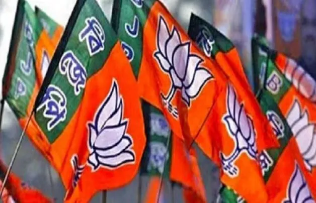 पीलीभीत में ऐसे खिला कमल.. दूसरे चरण से पिछड़ी साइकिल, जीप पीछा ही नहीं कर पाई