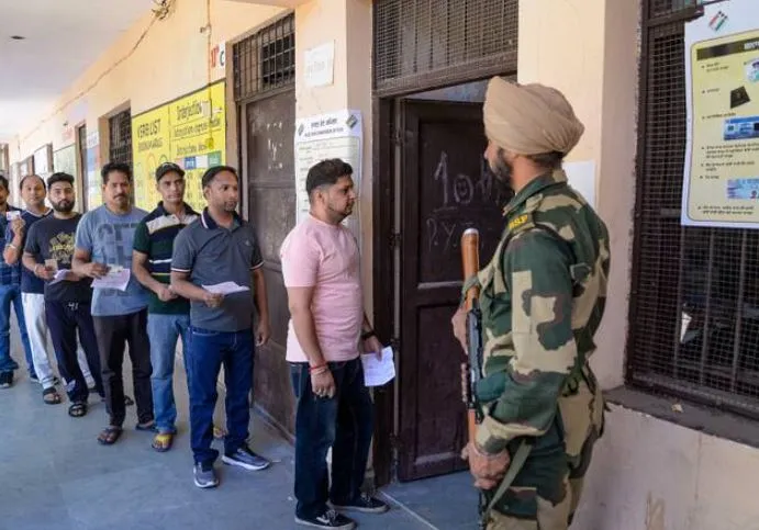 जालंधर लोकसभा उपचुनाव में हुआ 54.70 फीसदी मतदान 
