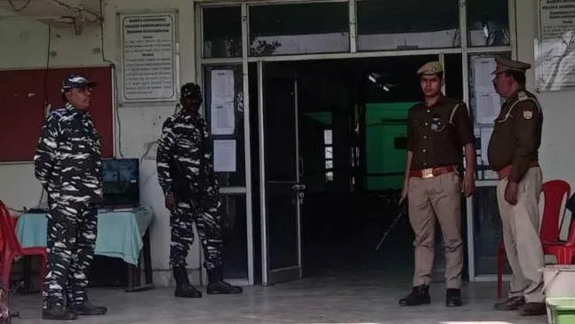 बरेली:स्ट्रांग रूम में त्रिस्तरीय सुरक्षा में रखी गईं ईवीएम और पतपेटियां