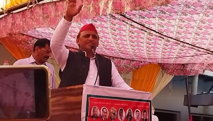 UP Nikay Chunav: Auraiya में अखिलेश यादव ने कसा तंज, बोले- भाजपा सरकार रही, तो वोट देने का अधिकार भी छिन जाएगा 