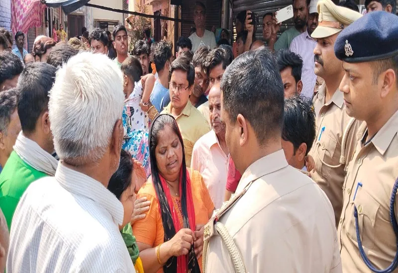अमरोहा : सभासद प्रत्याशी की हत्या में एसडीएम के अर्दली सहित चार पर रिपोर्ट, परिजनों ने कोतवाल का किया घेराव 