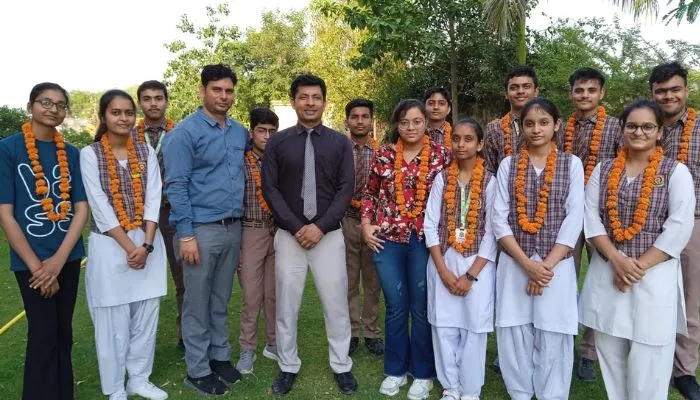 CBSE Board Result 2023 : Auraiya में सृष्टि गुप्ता ने 97 प्रतिशत अंक प्राप्त कर जिले में किया टॉप