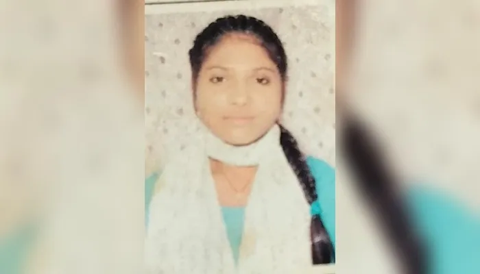 Kanpur Dehat News : फंदे पर लटका मिला इंटर की छात्रा का शव, पुलिस व फोरेसिंक टीम ने जुटाए साक्ष्य