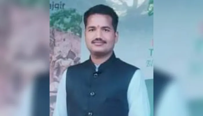 Banda News : नीलकमल पांडेय भारतीय सेना में धर्मगुरू चयनित, देश में पहली रैंक पाकर जिले का नाम किया रोशन