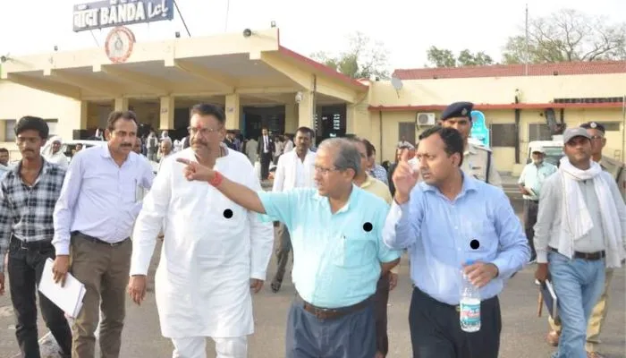 Banda News: DRM ने रेलवे स्टेशन का किया निरीक्षण, भव्य बनेगा प्रवेश द्वार और यात्री प्रतीक्षालय, दिए ये निर्देश