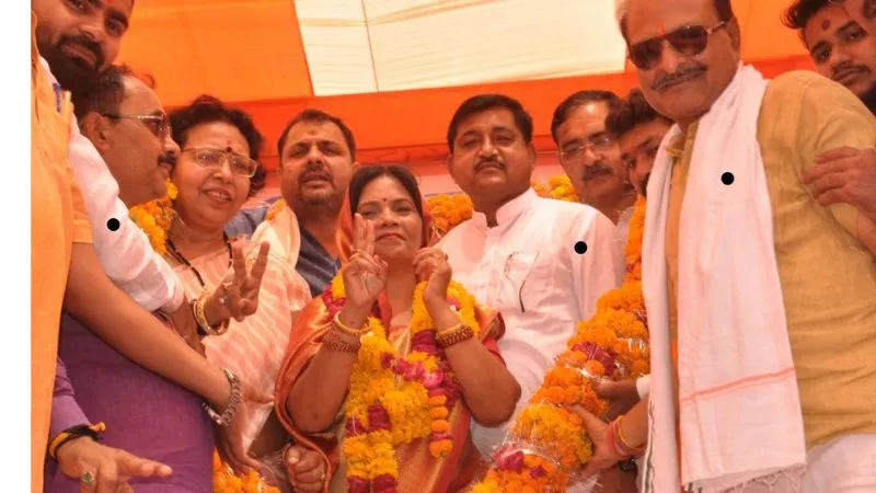 Banda: तेज रफ्तार में दौड़ेगी ट्रिपल इंजन वाली नपा की विकास एक्सप्रेस, रामलीला मैदान में आयोजित हुआ शपथ ग्रहण का आयोजन