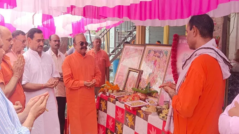 बाराबंकी: अंतिम बड़े मंगल पर जगह-जगह भंडारे का हुआ आयोजन, श्रद्धालुओं ने ग्रहण किया प्रसाद 