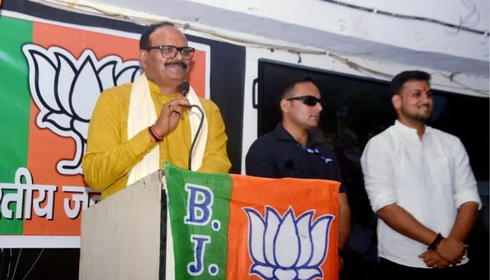 UP Nikay Chunav 2023 : Kanpur में उप मुख्यमंत्री ब्रजेश पाठक गरजे, बोले- सपा का नारा था कि खाली प्लाट हमारा है