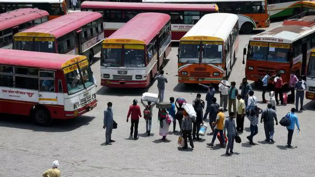 लखनऊ : निजी बसों को रोडवेज से अनुबंध पर चलाने का मेगा प्लान तैयार