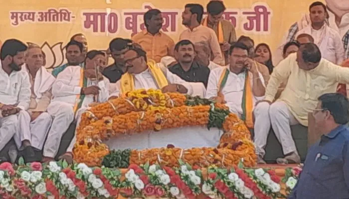 UP Nikay Chunav 2023 : Auraiya में Deputy CM ब्रजेश पाठक बोले- ट्रिपल इंजन की सरकार बनाएं, तो होगा विकास