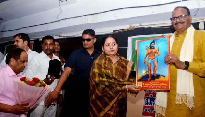 Nikay Chunav 2023: आजमगढ़ और मऊ के छात्रों से वोट मांग गए उप मुख्यमंत्री, छात्र बोले- हमारा वोट नहीं तो दे कैसे 