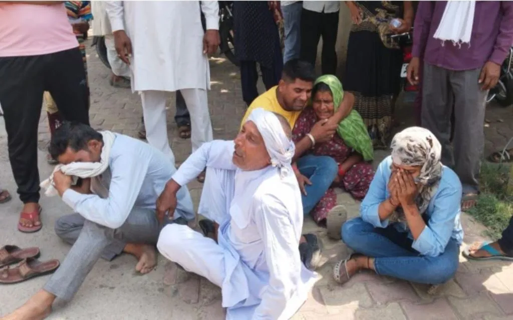 अमरोहा: सांड की टक्कर से बाइक सवार सेना के जवान की मौत