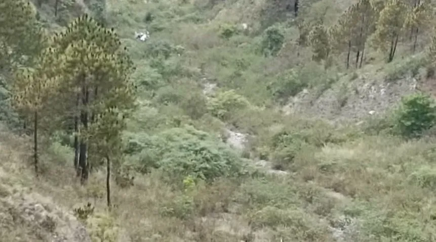 Uttarakhand News : टिहरी में दर्दनाक हादसा, गहरी खाई में गिरी कार, दो लोगों की मौत