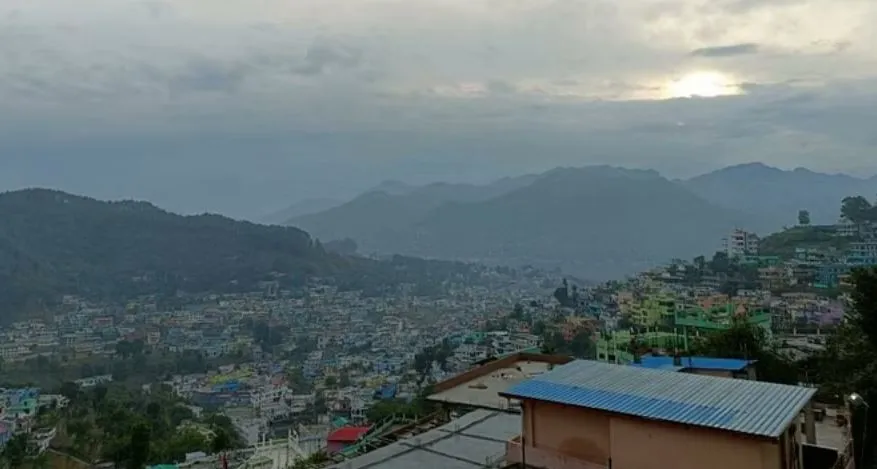 Uttarakhand Weather News: पहाड़ी इलाकों में बारिश का येलो अलर्ट जारी, 30-40 किमी प्रति घंटा की रफ्तार से हवाएं चलने की आशंका