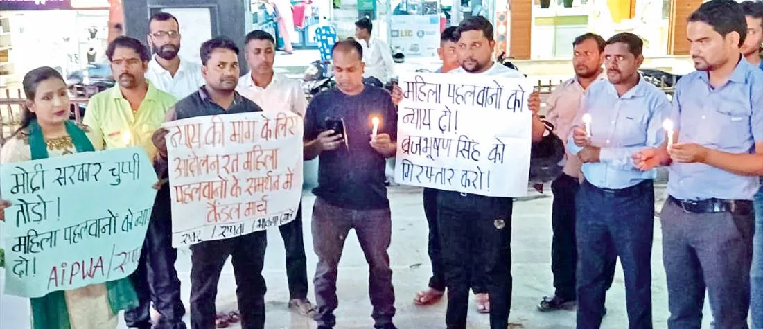 Rudrapur News: ट्रेड यूनियन ने की भाजपा सांसद बृजभूषण की गिरफ्तारी की मांग, महिला पहलवानों के समर्थन में निकाला कैंडल मार्च