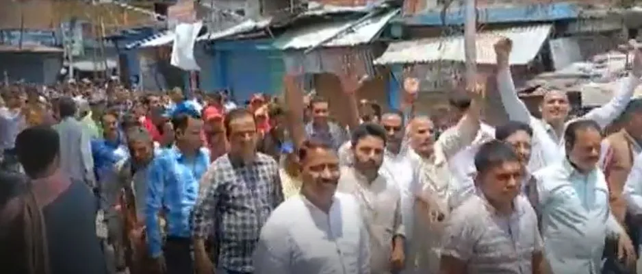 Uttarakhand News : समुदाय विशेष के 42 दुकानदारों ने छोड़ा शहर, हिंदू नाबालिग लड़की के भगाने की साजिश रचने के बाद बढ़ा बवाल