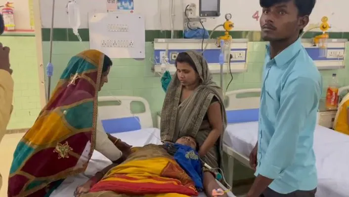 बरेली: हाईटेंशन लाइन की चपेट में आने से मां और बेटी की हालत गंभीर