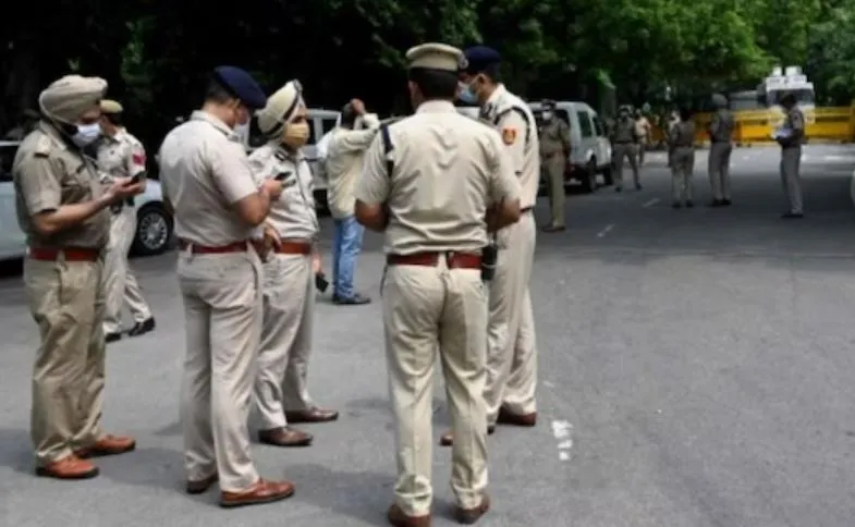 दिल्ली: बुराड़ी इलाके में हेड कांस्टेबल और उसकी पत्नी को मारी गोली 