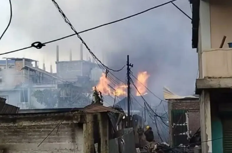 मणिपुर: ताजा हिंसा में हथियारबंद बदमाशों ने लगाई दो घरों में आग 