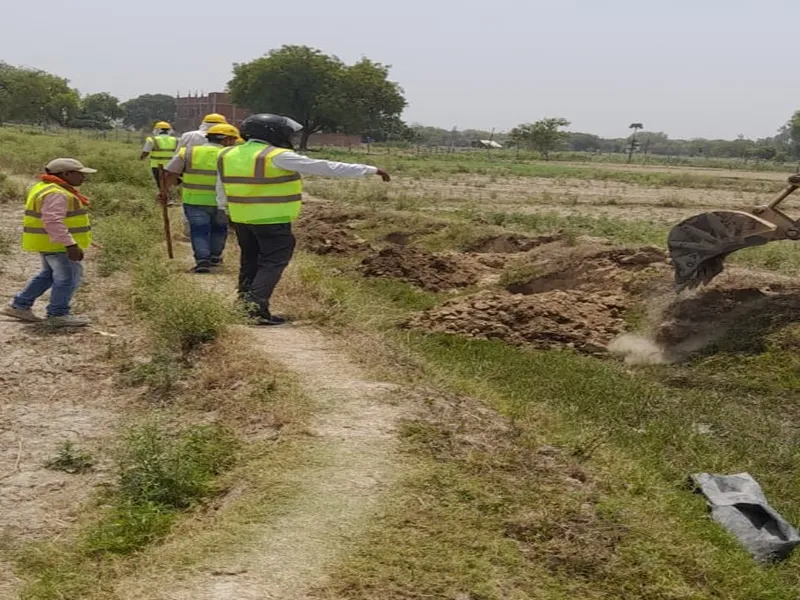 वाराणसी: ग्रामीणों ने वीडीए और पुलिस टीम पर किया पथराव, जानें मामला