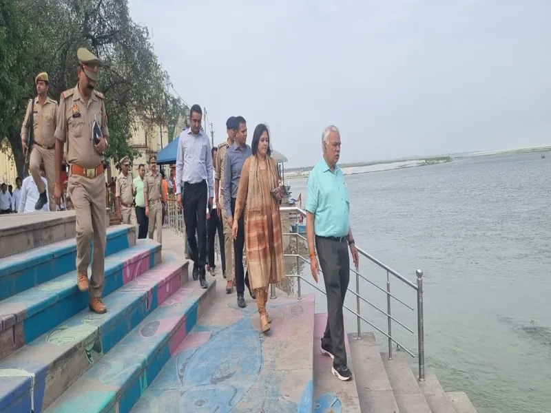 मुख्य सचिव का अयोध्या दौरा: गुप्तारघाट के निरीक्षण के बाद Ayodhya विजन की कर रहे समीक्षा