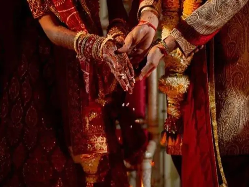 भदोही: 60 साल की उम्र में बुजुर्ग को चढ़ा इश्क का भूत, 28 साल की विवाहिता पर आया दिल, रचाई शादी, जानें पूरा मामला 