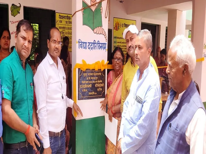 बस्ती: बीएसए ने किया परिषदीय विद्यालय के सौंदर्यीकरण का लोकार्पण, कहा- ऑपरेशन कायाकल्प से बदल रही सूरत