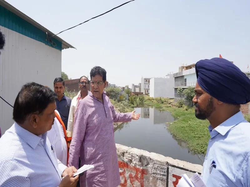 लखनऊ: बारिश के पहले सफाई व्यवस्था को लेकर एक्शन में नगर विकास मंत्री