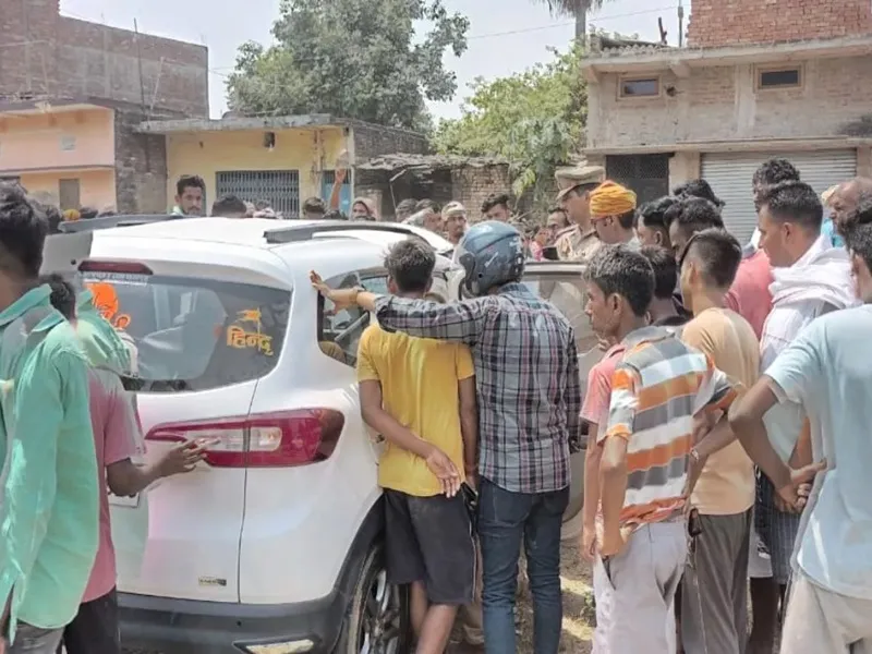 Deoria road accident: कार और ट्रक की टक्कर में पांच लोगों की दर्दनाक मौत, अन्य तीन घायल